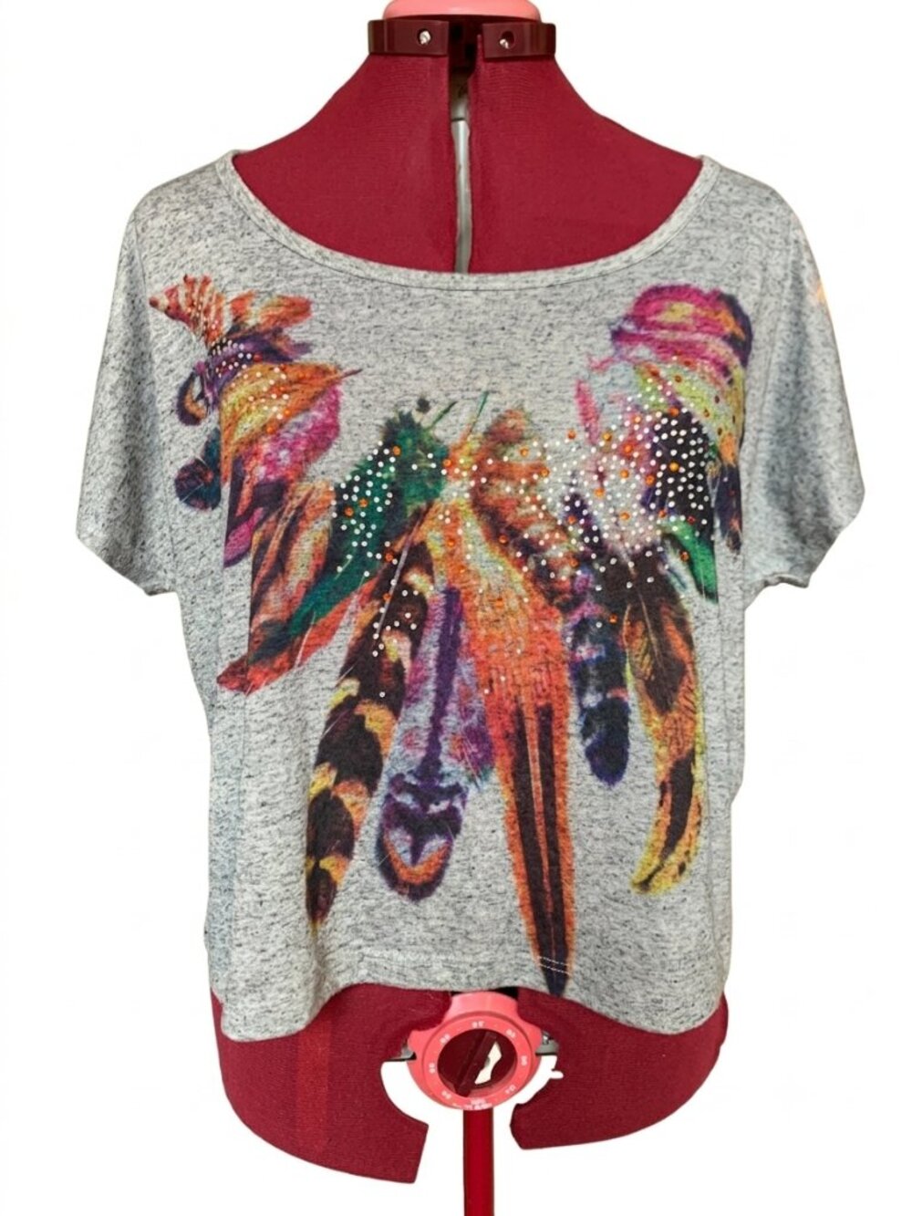 Robin K. Heather Gray Boho Feather Graphic Tee – Size Medium